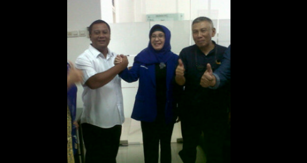 MKP dan Choirun Nisa bersama Ketua DPW Nasdem Jatim Effendy Chorie di kantor DPW Nasdem Jawa Timur. (Yudi EP/BangsaOnline.com)
