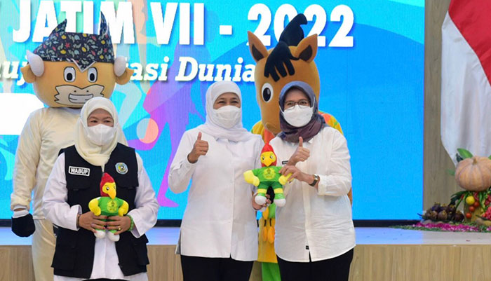 Gubernur Khofifah saat meresmikan maskot Porprov Jatim ke-VII/2022.
