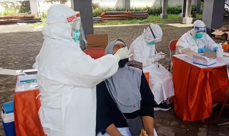 Jelang Coblosan Pilwali Surabaya, 5.184 Pengawas TPS Jalani Swab Test