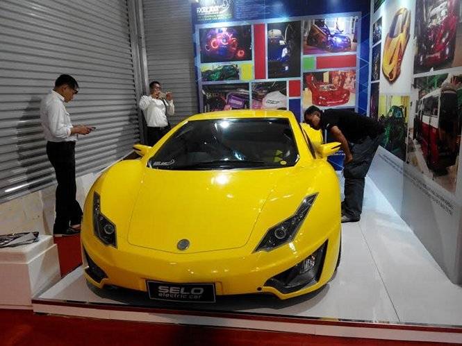 Mobil listrik Selo dan mobil listrik MPV Gendhis saat dipamerkan di Indonesia International Motor Show.  Foto: detik.com 