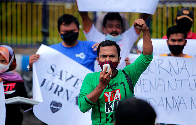 Puluhan wartawan di Probolinggo menggelar aksi demo. Aksi itu digelar sebagai bentuk sikap protes terhadap insiden kekerasan yang dialami oleh Nurhadi, Jurnalis Tempo di Surabaya. (foto: ist)