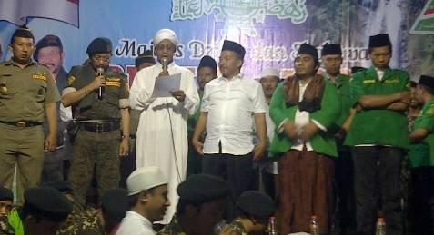 Saat deklarasi majelis zikir Rijalul Ansor. Foto:robert/BangsaOnline.com