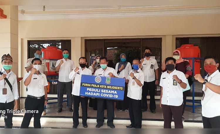 Wali Kota Mojokerto Terima Bakti Purna Praja Peduli Covid-19