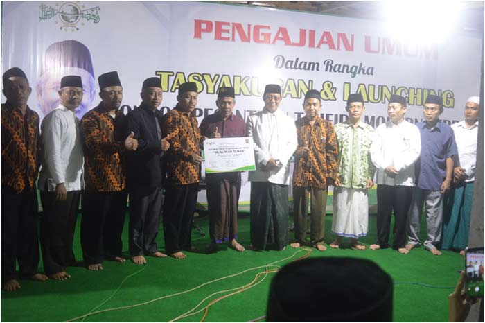 Bupati Fathul Huda, Ketua PWNU Jatim Marzuki Mustamar, dan pengurus Ponpes Tahfidz Modern Terpadu Muslimah Tuban saat peresmian beberapa waktu lalu.