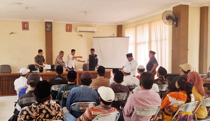 Para pedang Pasar Tanah Merah audiensi di Aula Disdag Kabupaten Bangkalan, Kamis (28/7/2022).