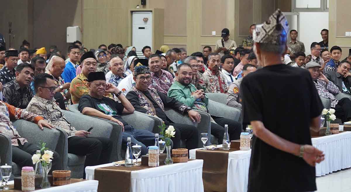 Wali Kota Batu bersama jajaran Forkopimda saat menghadiri sarasehan.

