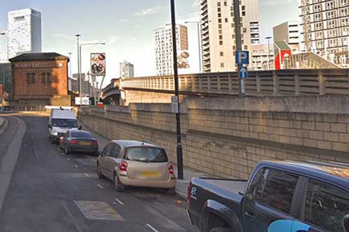Di Blackwall Way ini, pada malam hari gentayangan teror nyemek bokong. foto: mirror.co.uk