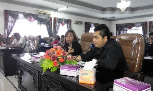 Manajemen Graha Poppy dimintai jawab terkait keluhan warga foto: yudi eko purnomo/ BANGSAONLINE