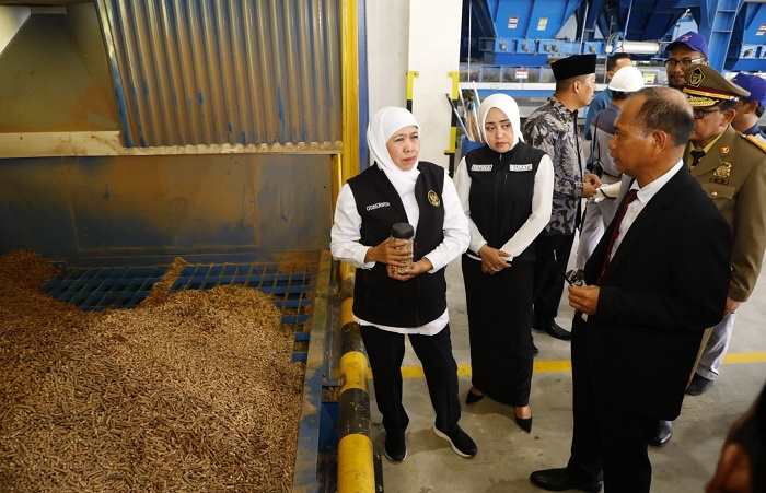 Wujudkan Percepatan Green Industri di Jatim, Khofifah Puji Gudang Biomassa PT Ajinomoto