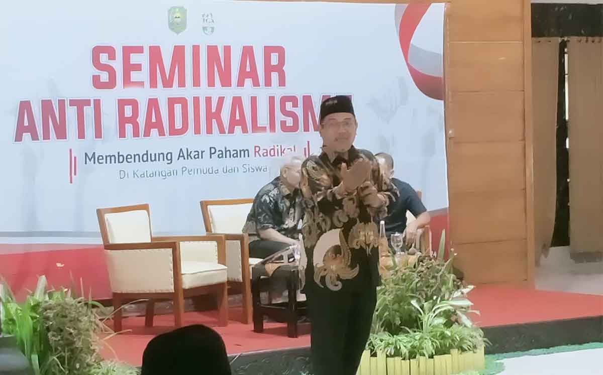 Nassir Abbas saat menjadi narasumber dalam seminar antiradikalisme di Pendopo Trenggalek.