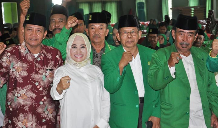 Kartika Hidayati usai menyampaikan visi misi yang diselenggarakan DPC PPP Lamongan. 