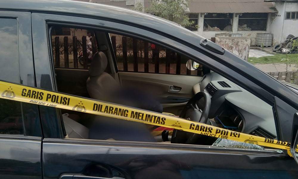 Seorang pria yang meninggal dalam mobil di Jombang.