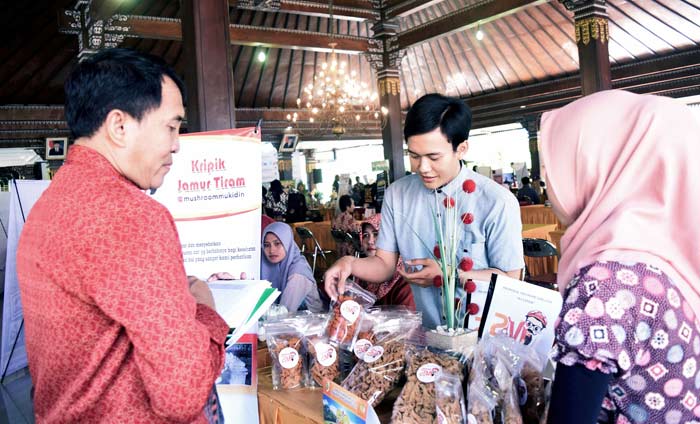Salah satu lapak pameran di Pendopo Graha Maja Tama. Foto: YUDI EP/BANGSAONLINE
