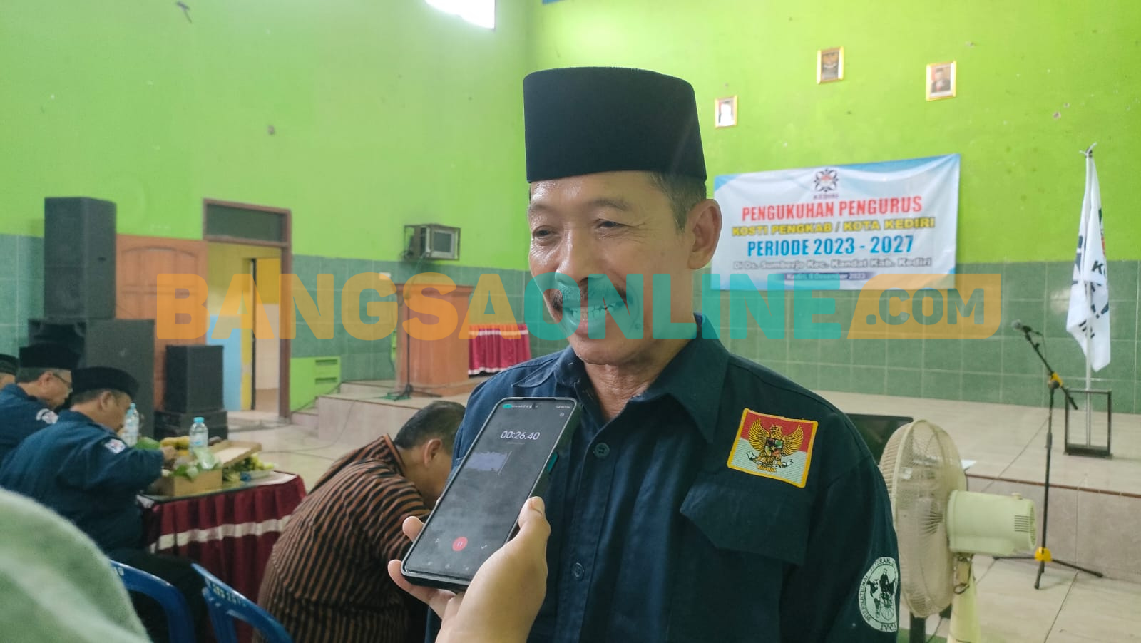 Ketua Kosti Kediri periode 2023-2027, Ardi, saat memberi keterangan kepada awak media Foto: MUJI HARJITA/ BANGSAONLINE