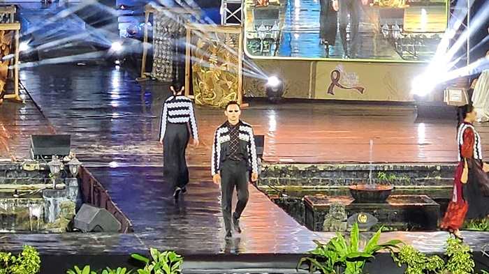 East Java Fashion Harmony Tampilkan Karya Pilihan, Emil: Ini Keunggulan Komparatif Jatim