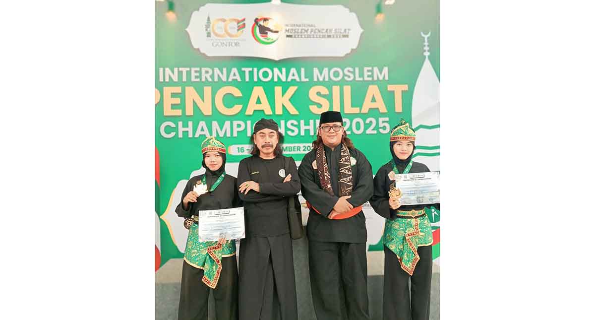 Ika Mulyana dan Khusnul Khotimah, yang dikenal dengan nama pasangan Inul, sukses meraih juara pertama dalam kategori seni ganda putri remaja kelas internasional di Festival 100 Tahun Gontor.