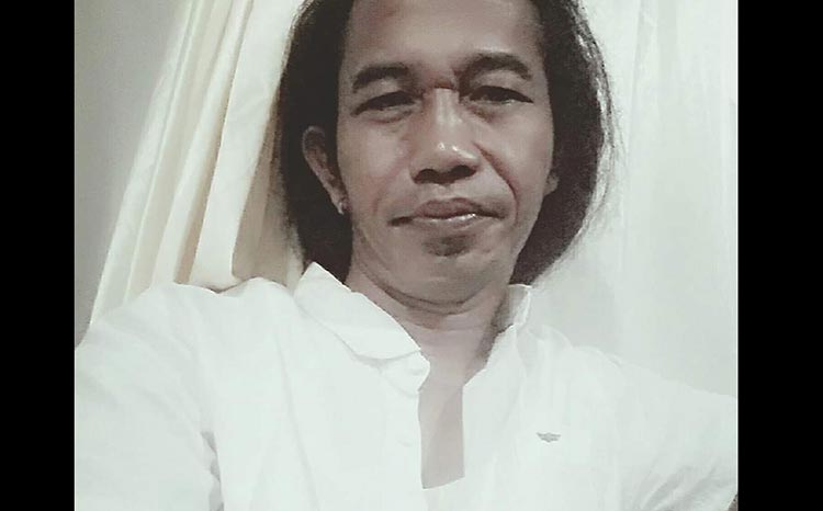 Imron Sholeh (46), pria asal Banyuwangi yang wajahnya mirip Presiden Jokowi. (foto: IMRONGONDRONG)
