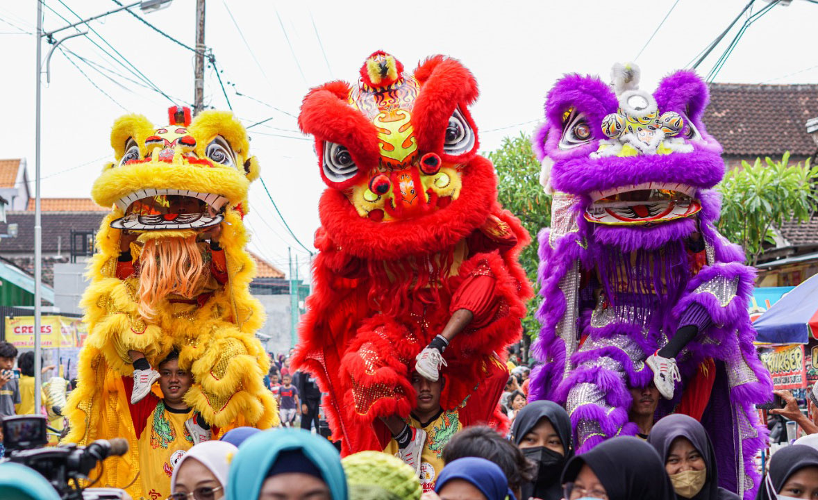 Kesenian Barongsai turut memeriahkan Kirab Kebhinnekaan Kelurahan Ngampel. foto: ist.