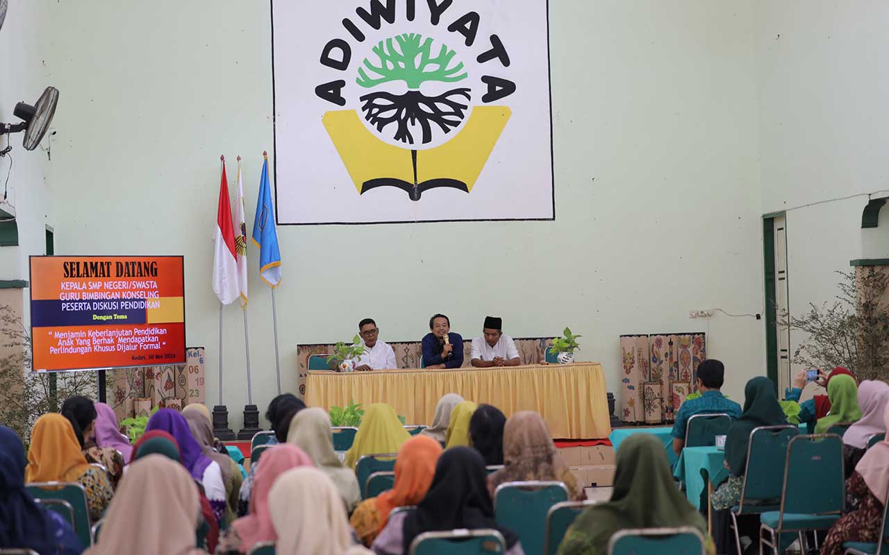 Dinas Pendidikan Kota Kediri saat menggelar Diskusi Pendidikan dengan menghadirkan Guru BK. Foto: Ist.