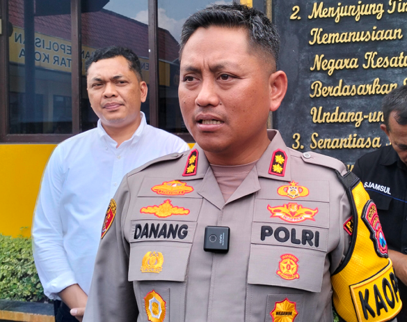 Kapolres Blitar Kota AKBP Danang Setiyo saat memberikan keterangan