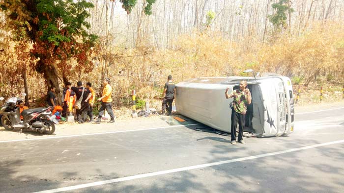 Kondisi Isizu Elf saat masih di lokasi kejadian.