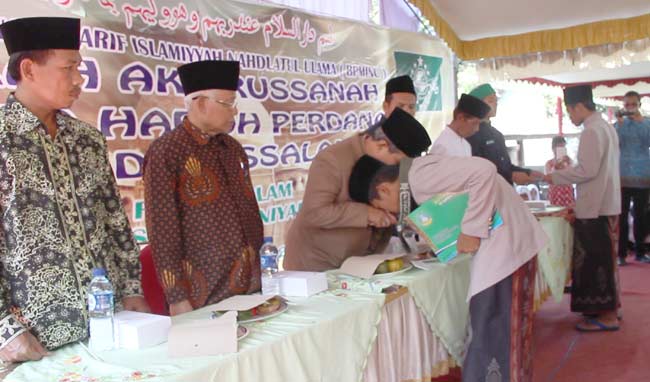 Proses Wisuda 17 Khafidz di Pondok Pesantren Tahfidz Quran Darusalam Jombang. foto: ROMZA/ BANGSAONLINE 