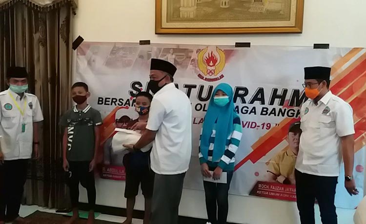 H. Syafiuddin Asmoro, Ketua Cabor Perserosi didampingi Abdul Latif Imron Amin, Bupati Bangkalan, dan Fauzan Ja