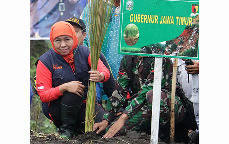 Hari Bumi Sedunia, Gubernur Khofifah: Urip Iku Gawe Urup, Jaga Bumi dengan Lestarikan Lingkungan