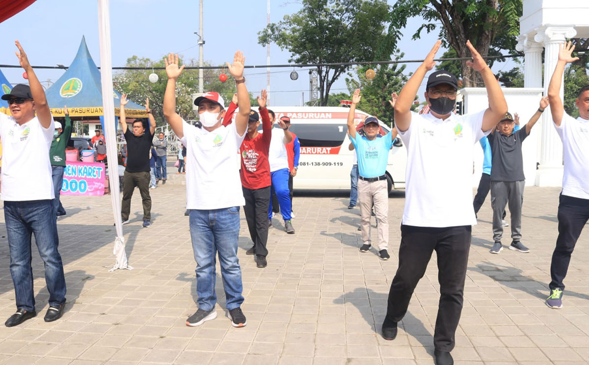 Kampanyekan Pola Hidup Bersih, Gus Ipul Ajak Masyarakat Senam Pasuruan Resik