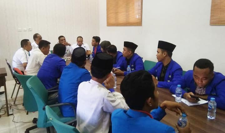 PC PMII Pamekasan saat melakukan audensi dengan Polres Pamekasan terkait galian C ilegal.