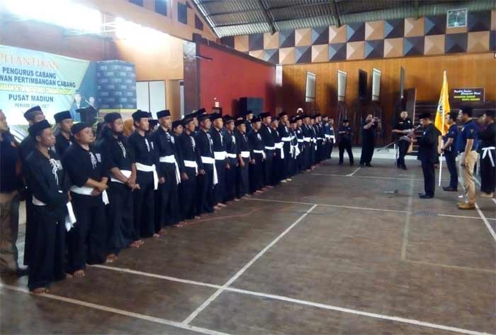 Suasana pelantikan pengurus baru PSHT Cabang Pacitan.
