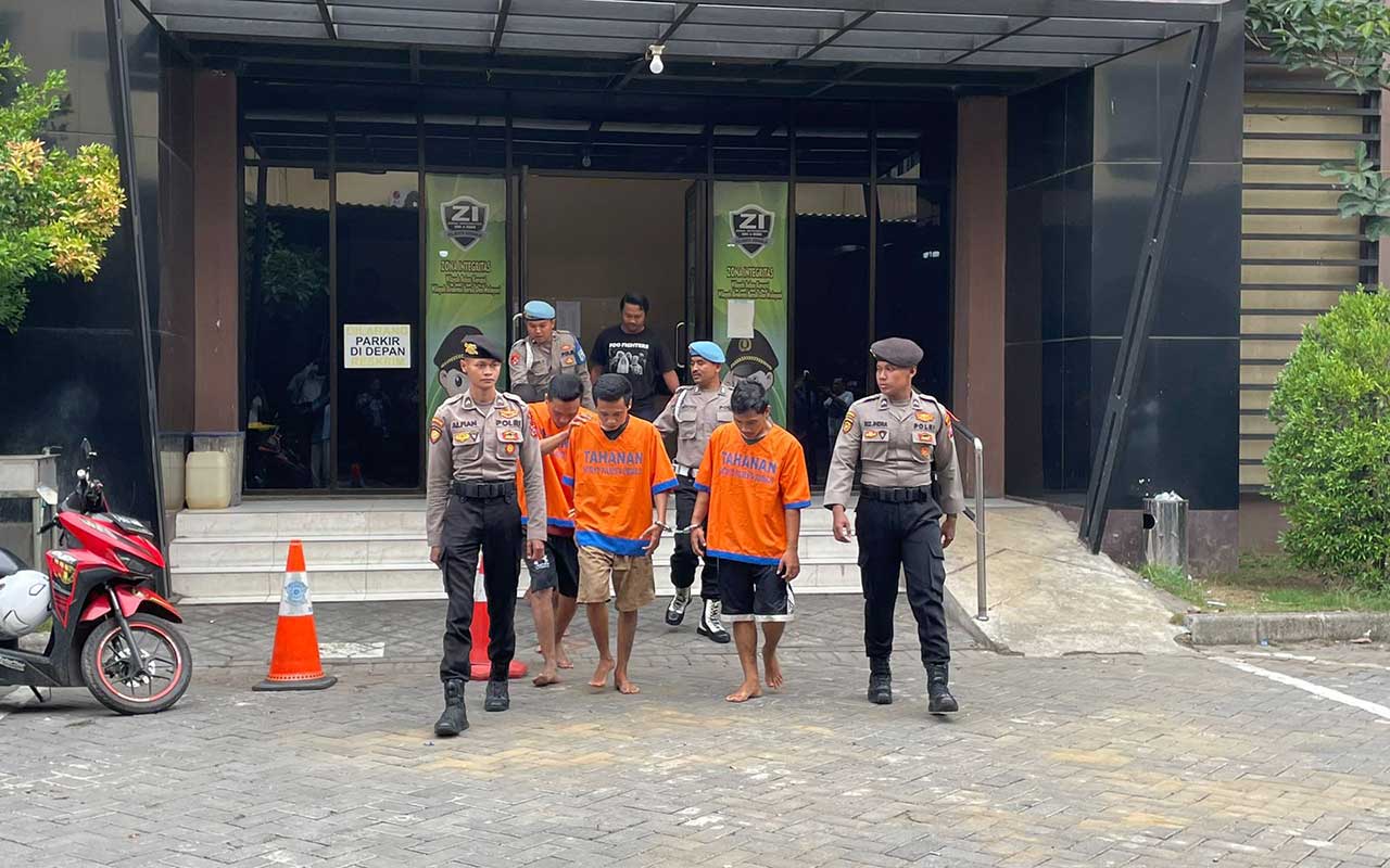 3 dari empat pelaku pencurian motor yang diamankan Polresta Sidoarjo.