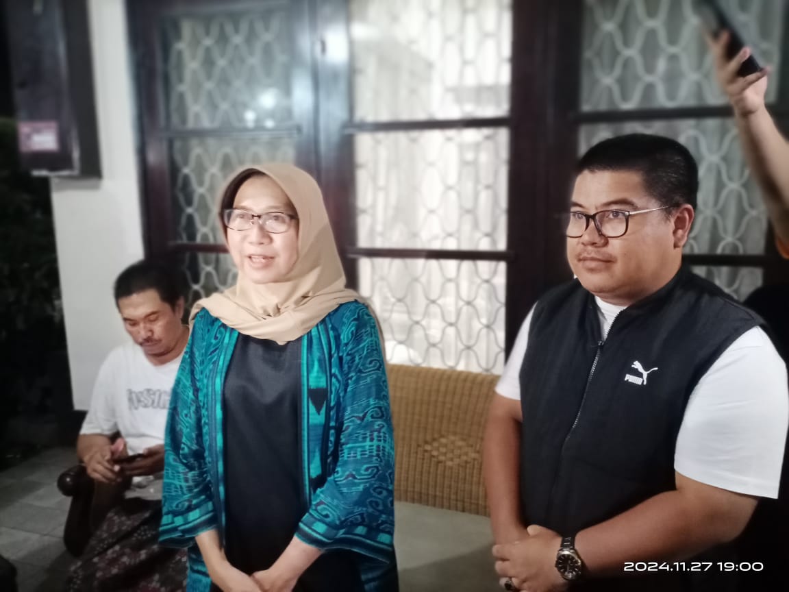 Paslon 02 Gelar Jumpa Pers Nyatakan Kemenangannya di Graha Latansa Lumajang
Kabupaten Lumajang