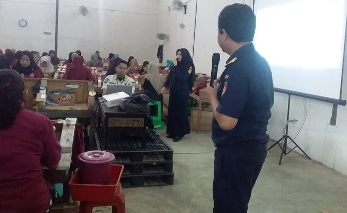 
Acara sosialisasi peraturan perundang-undangan cukai di PR. CV Ayunda Pertama Sejahtera di Desa Jarin Pademawu Pamekasan 