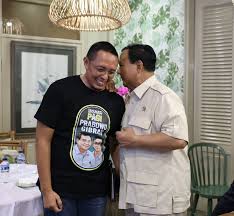 Hasan Nasbi dan Prabowo Subianto. Foto: Alinea.ID