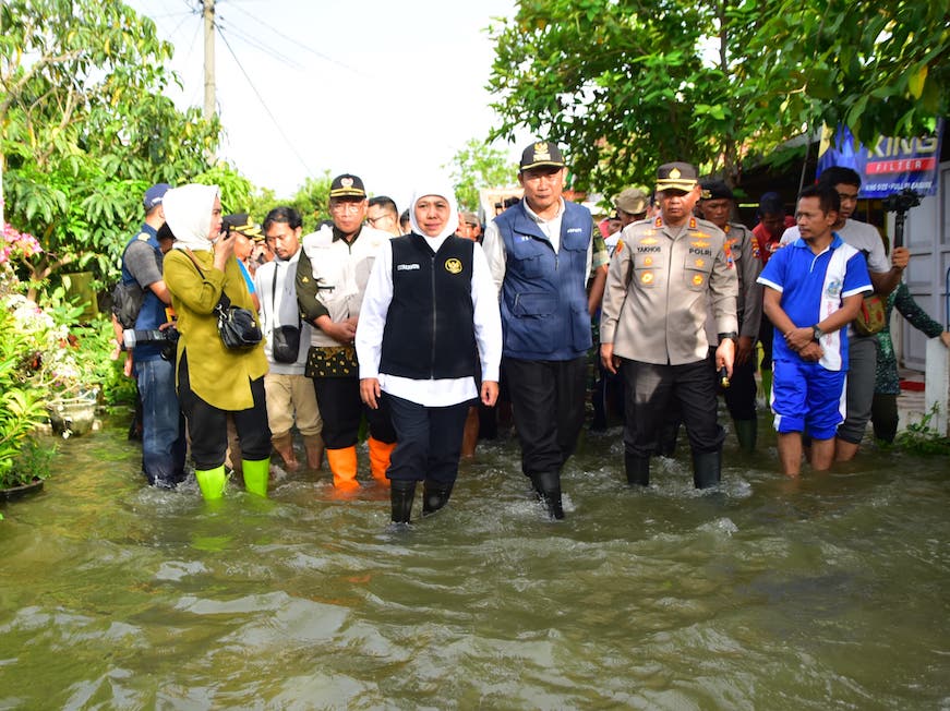 Apresiasi Khofifah di Hari Sukarelawan Internasional: Garda Depan Penanganan Bencana dan Kemiskinan