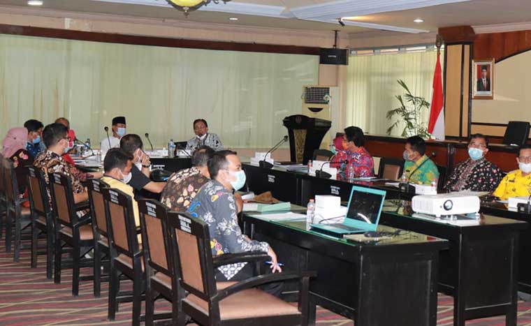High Level Meeting TPID di Ruang Rapat Untung Suropati I Sekretariat Daerah Kota Pasuruan,  Kamis (8/4).