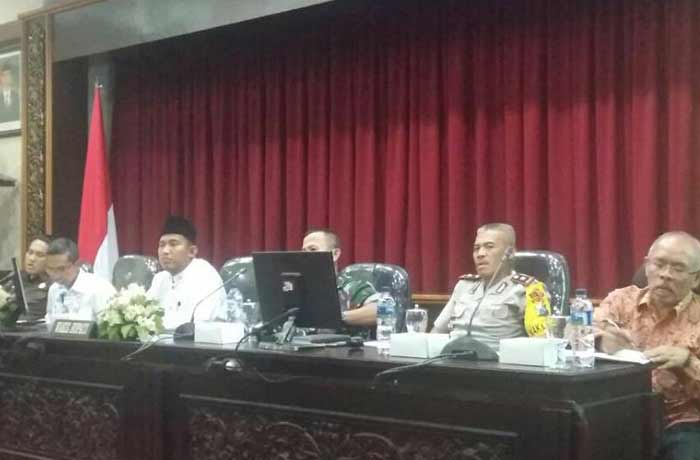 Suasana sosialisasi kelanjutan kegiatan eksplorasi minyak dan gas bumi (migas) di Kabupaten Sumenep Madura, Rabu (28/3) siang. Foto: istimewa/bangsaonline.com
