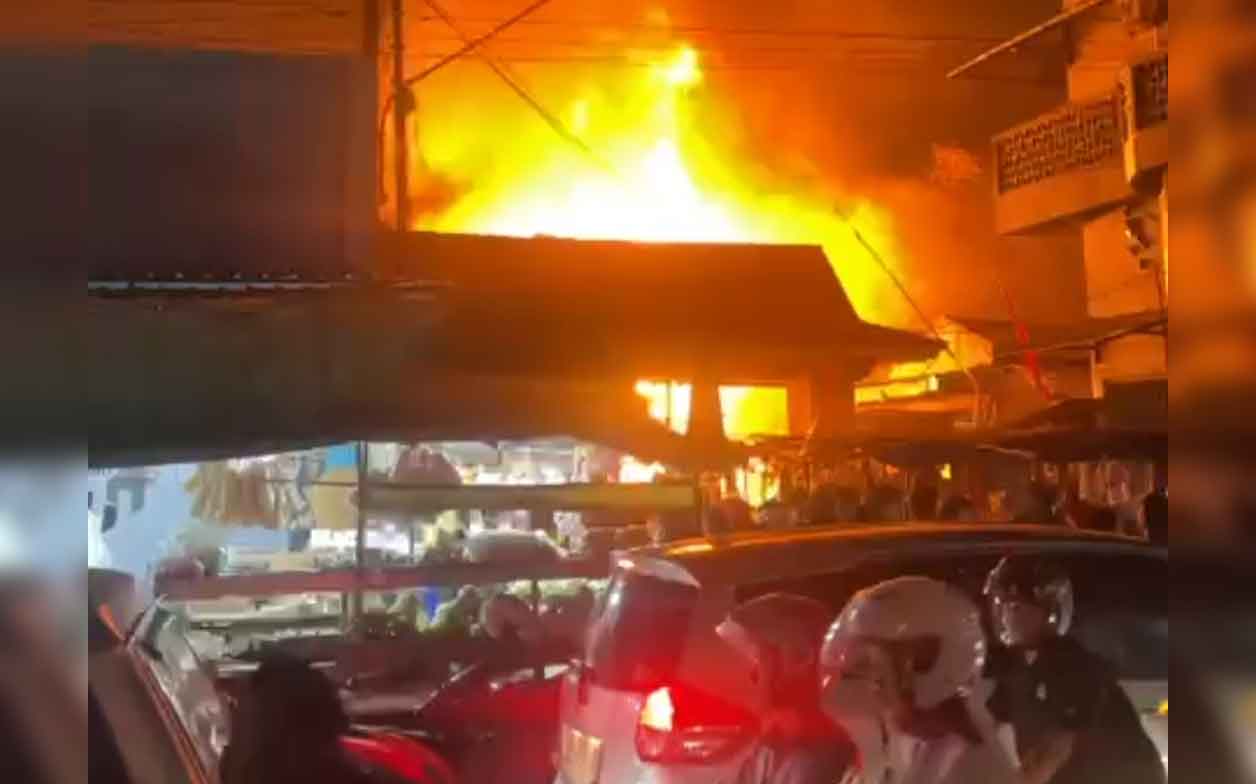 Pasar Pandaan Terbakar, Sejumlah Lapak Ludes Dilalap Si Jago Merah
