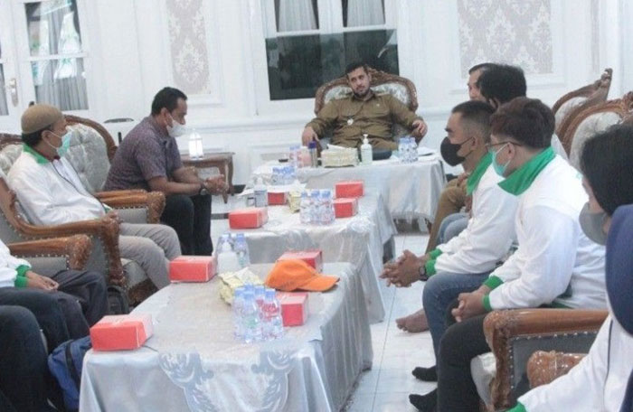 Wali Kota Probolinggo, Habib Hadi Zainal Abidin, saat melepas 12 atlet catur ke ajang Pra-Porprov Jatim 2022.