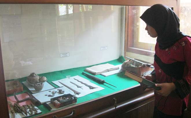 Beberapa koleksi museum Rajekwesi