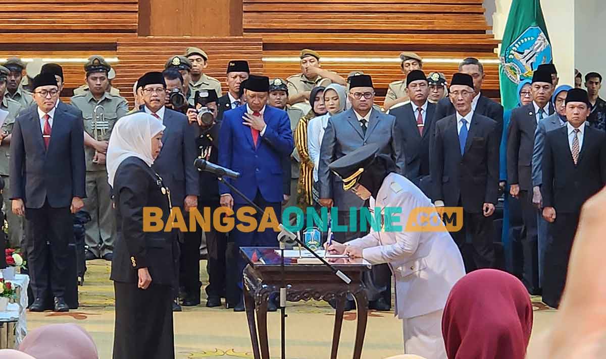 Lantik 6 Pj Bupati, Gubernur Khofifah Berpesan Pentingnya Menjaga Pembangunan Berkelanjutan
