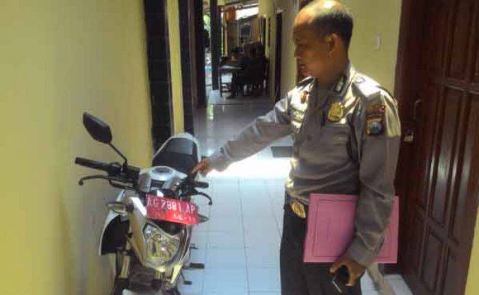 Sepeda motor milik oknum PNS pemkot Kediri saat diamankan. foto: dendi martoni/ BANGSAONLINE