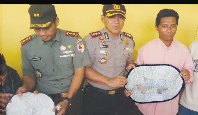 Astaghfirullah, Ayat Suci Alquran Dibuat Keset