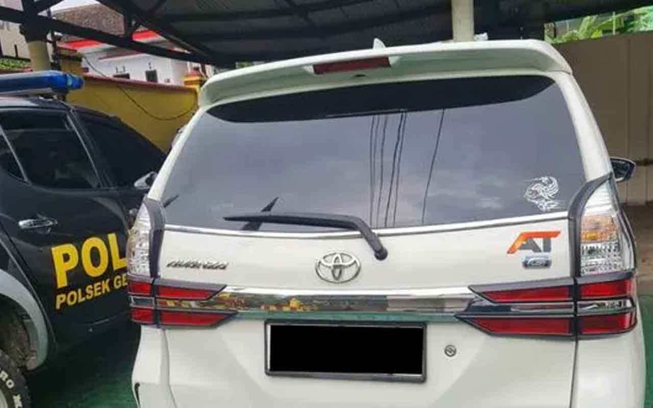 Mobil Toyota Avanza yang digadaikan pelaku kepada korban ternyata mobil rental. Foto: Ist.