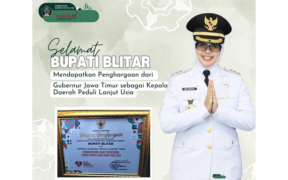 Bupati Blitar Rini Syarifah mendapatkan penghargaan Kepala Daerah Peduli Lansia Foto: Instagram.com/pemkab_blitar