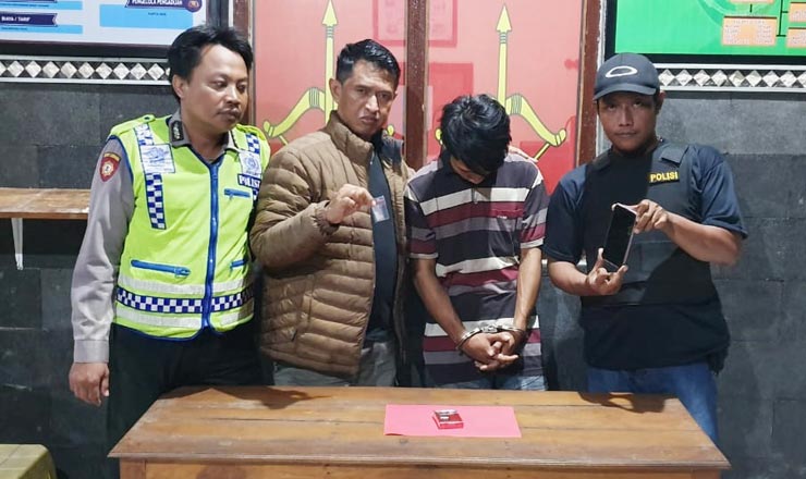 Bagus Prayogo saat diamankan d Mapolsek Mojowarno. foto: AAN AMRULLOH/ BANGSAONLINE