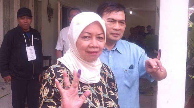 Bupati Kediri Terpilih, Haryanti, Usai melakukan coblosan pada Pilkada Desember 2015 lalu.
