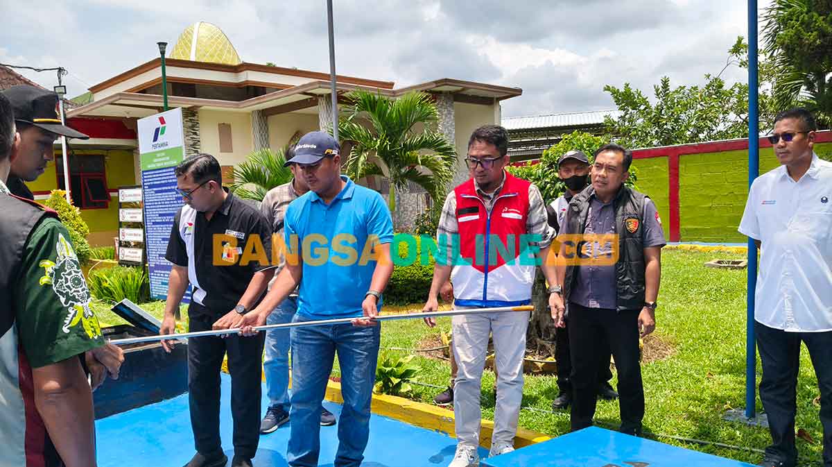 Sidak atau inspeksi mendadak yang dilakukan ke salah satu SPBU di Kabupaten Blitar. Foto: AKINA NUR ALANA/BANGSAONLINE