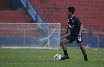 Galih Akbar Febrian, saat masih bermain bersama Persik Kediri.  Foto: Ist.